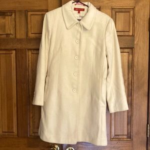 Anne Klein ivory wool single breasted coat. Size M. Very good condition.